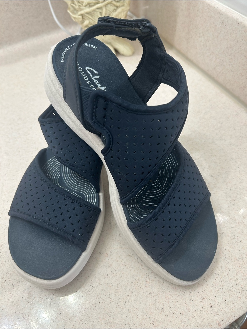 Clarks Navy Perforated Cloudsteppers Slingback Sandals - Picture 2 of 10